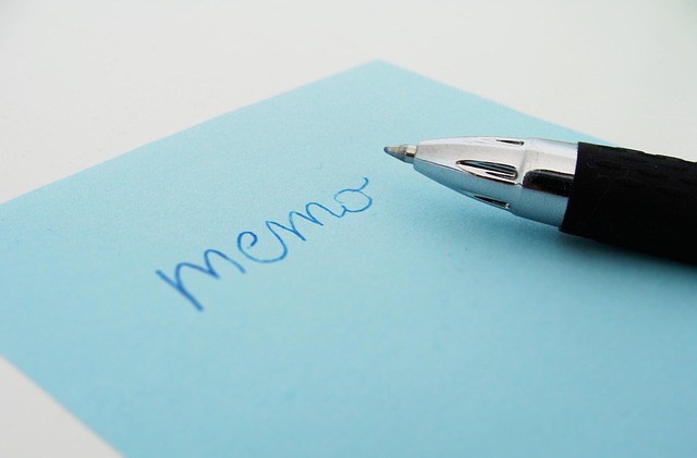 planowanie budżetu domowego arkusz kalkulacyjny i długopis